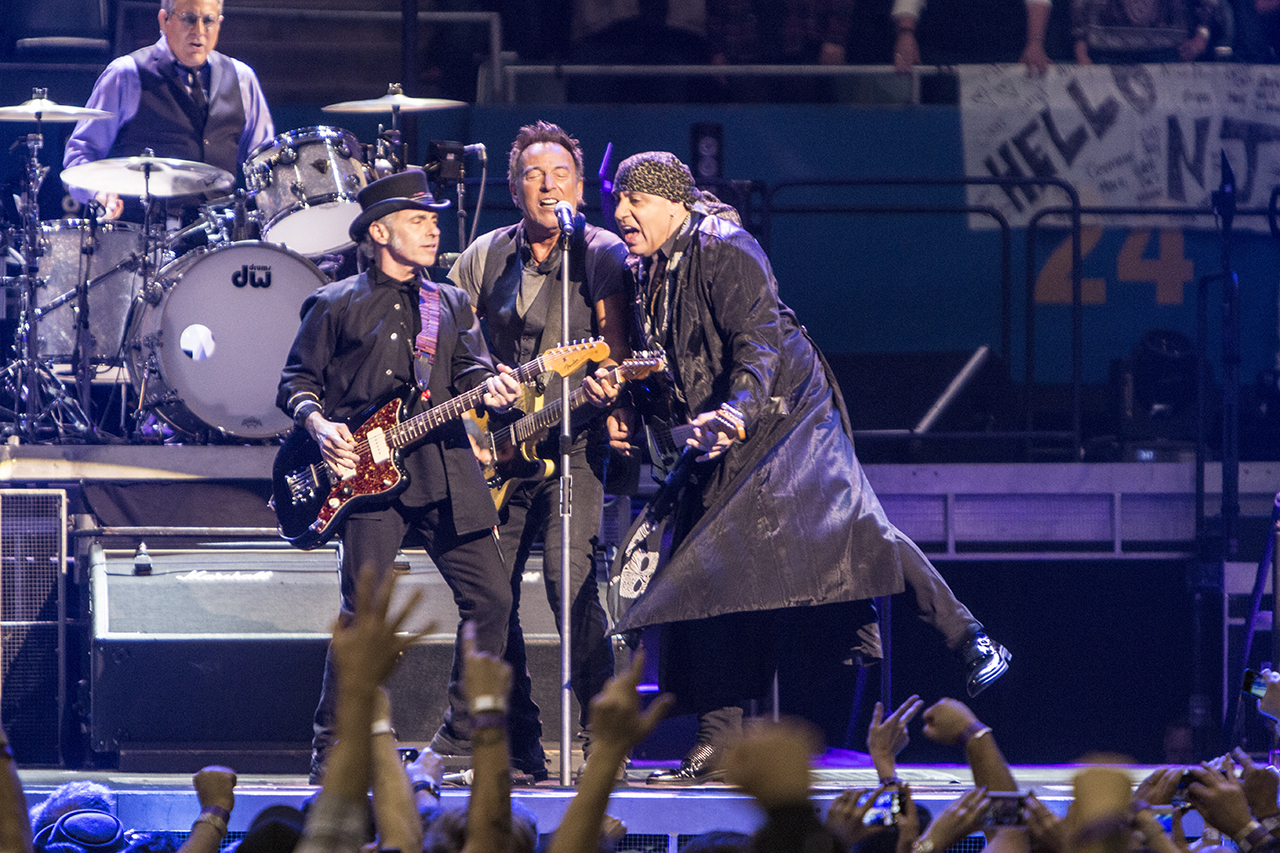 Photos: Bruce Springsteen at L.A. Sports Arena – buzzbands.la