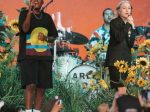 Arlo Parks, with Phoebe Bridgers, at Coachella at Empire Polo Club in Indio, April 16, 2022. Photo by Kirby Gladstein, courtesy of Coachella