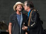 Eddie Vedder with John Doe Folk Trio at Ohana Fest at Doheny State Beach, Sept. 28, 2018. Photo by Samantha Saturday