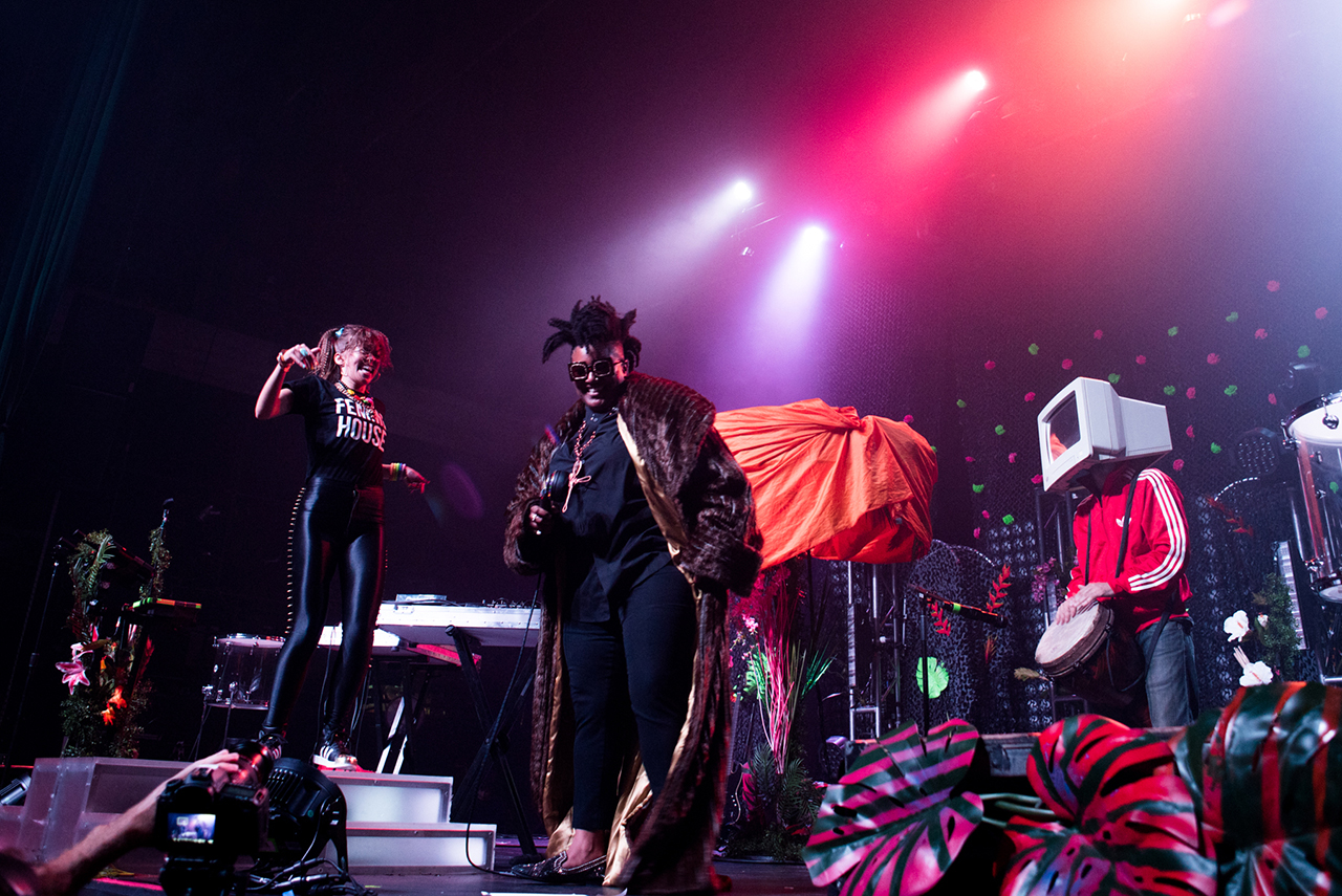 Photos: Sofi Tukker at the Fonda Theatre – buzzbands.la